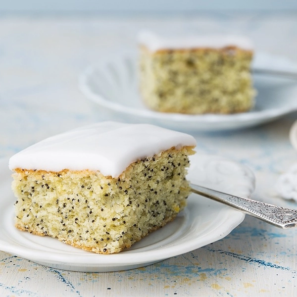 Iced Lemon & Poppy Seed Traybake